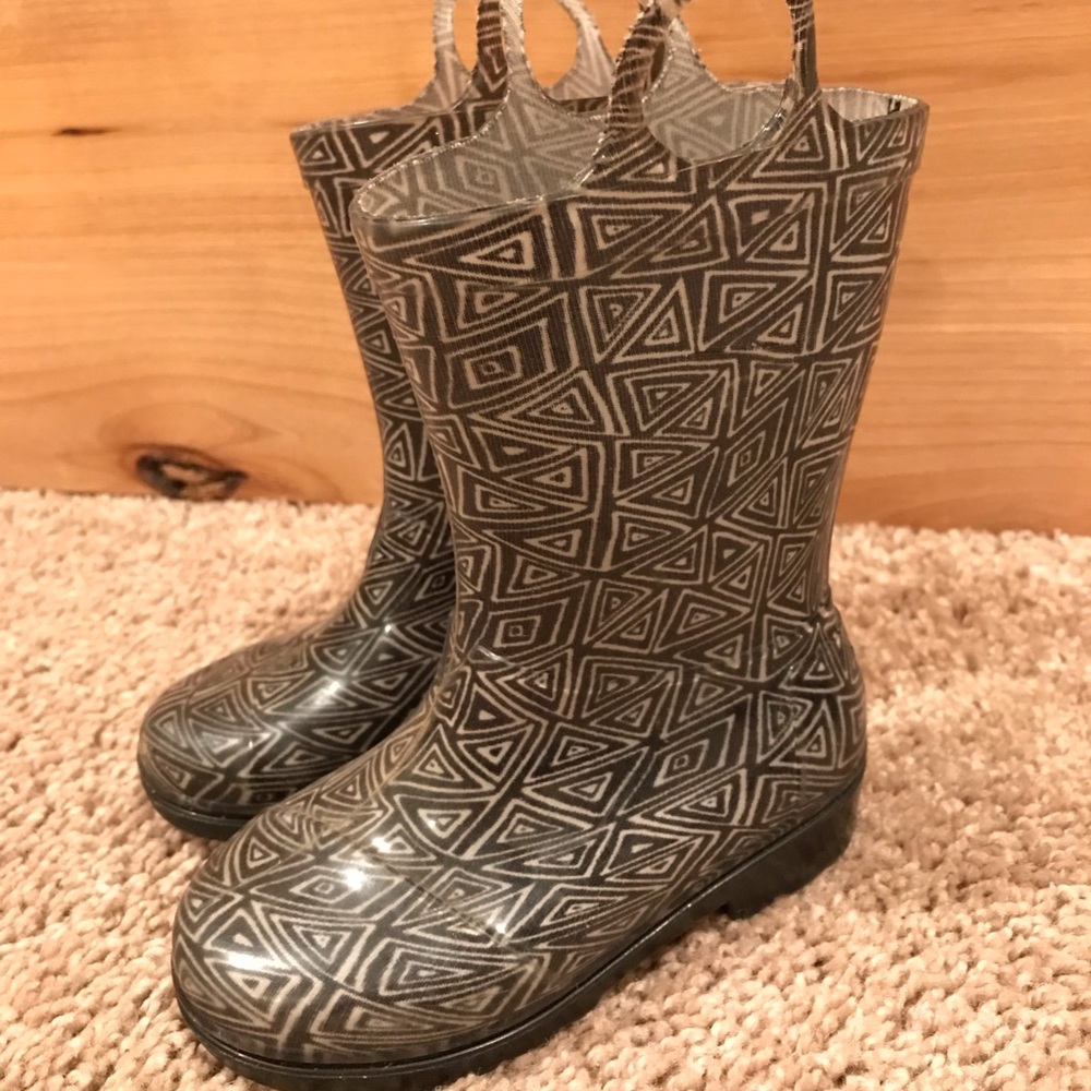 TOMS toddler rain boots black and white